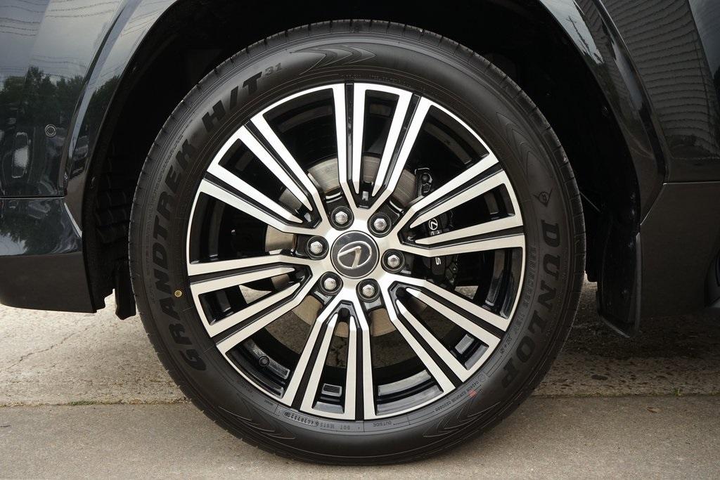 2025 Lexus LX 700H
