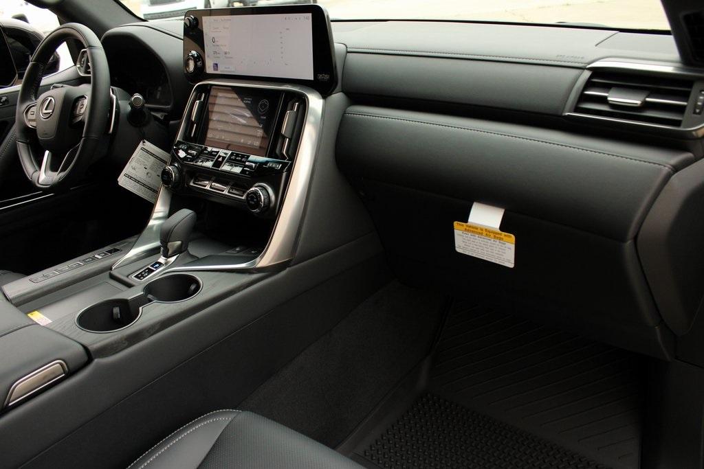 2025 Lexus LX 700H
