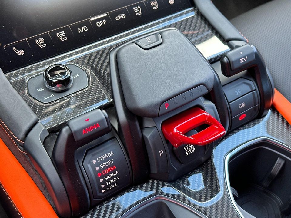 2025 Lamborghini Urus