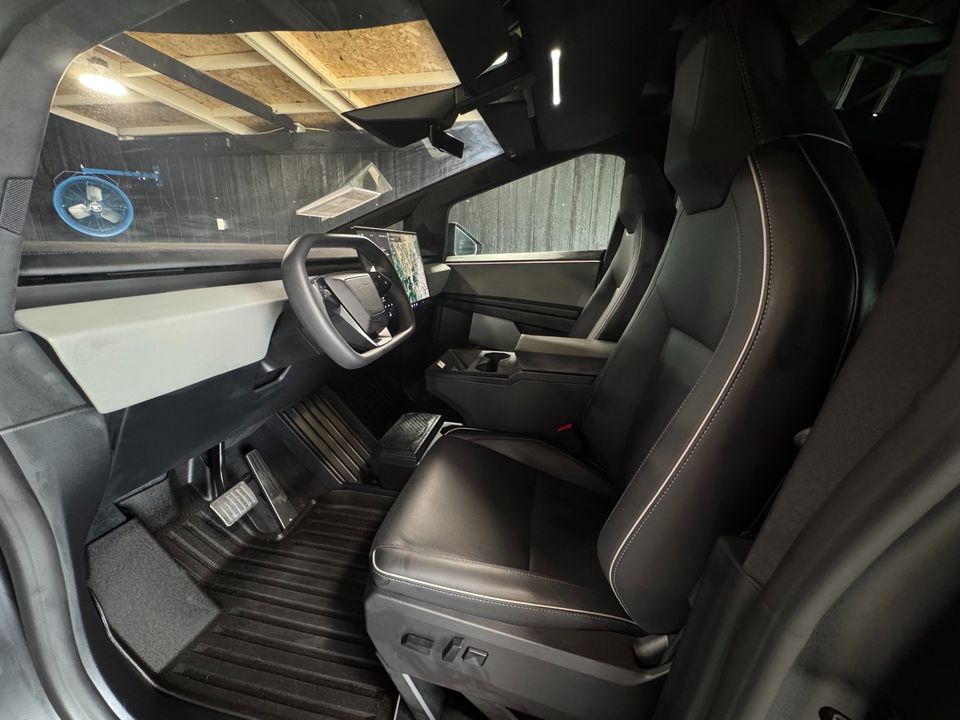 2024 Tesla Cybertruck