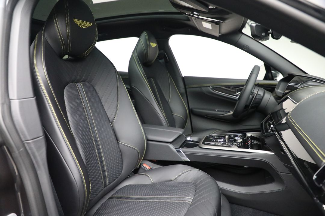 2026 Aston Martin DBX