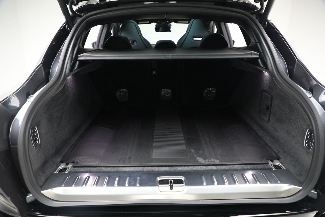 2026 Aston Martin DBX