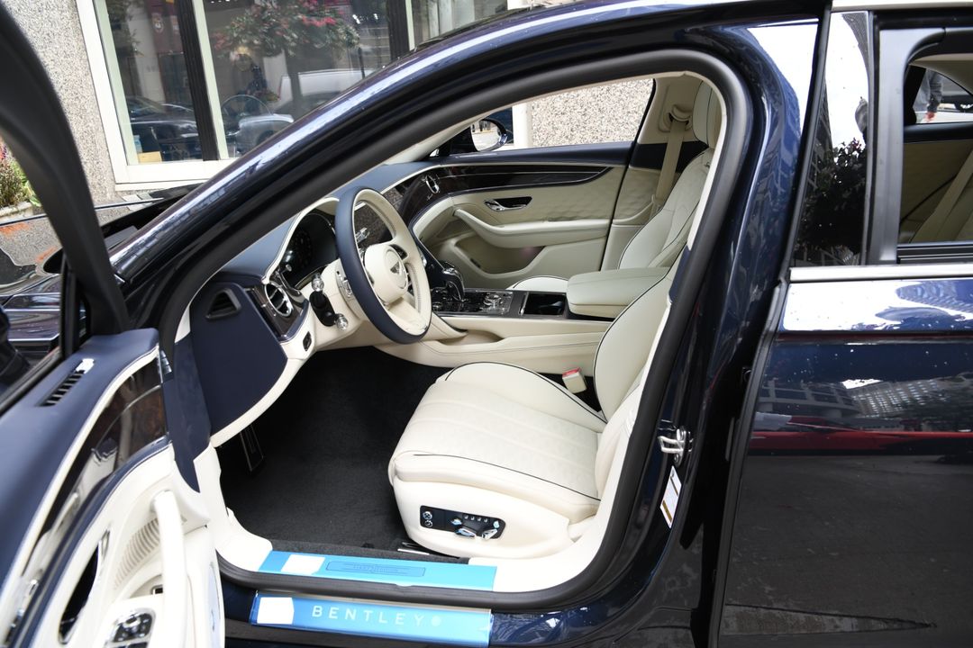 2025 Bentley Flying Spur