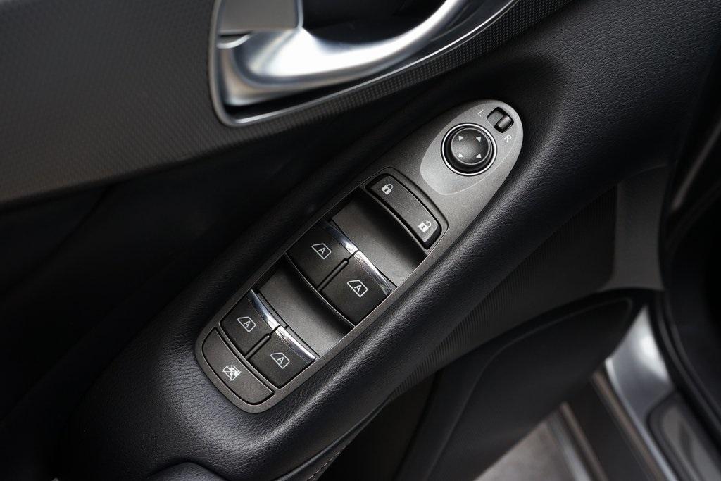 2015 INFINITI Q50