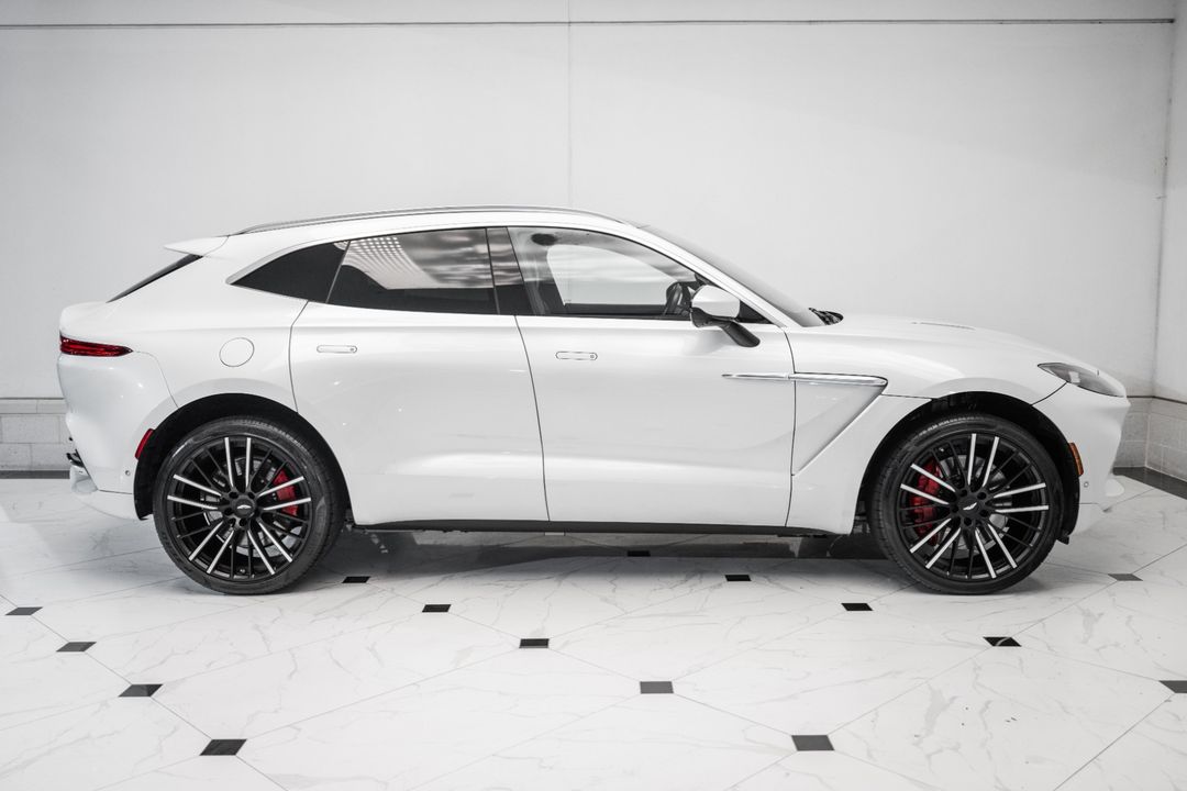 2023 Aston Martin DBX