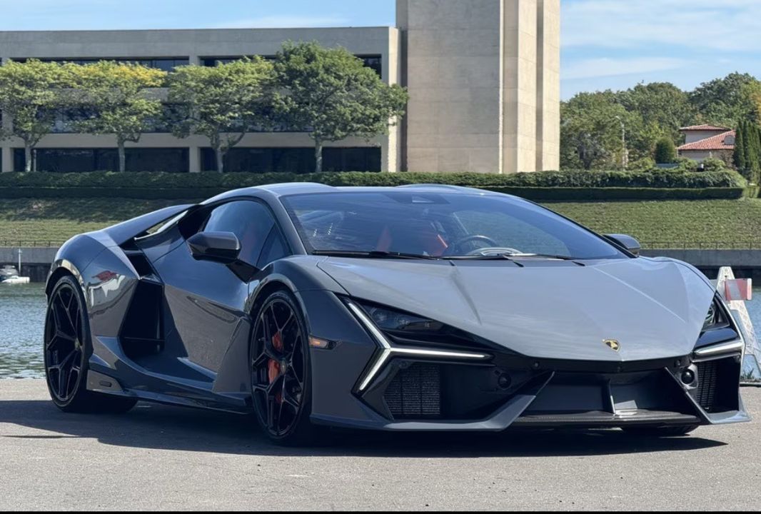 2024 Lamborghini Revuelto
