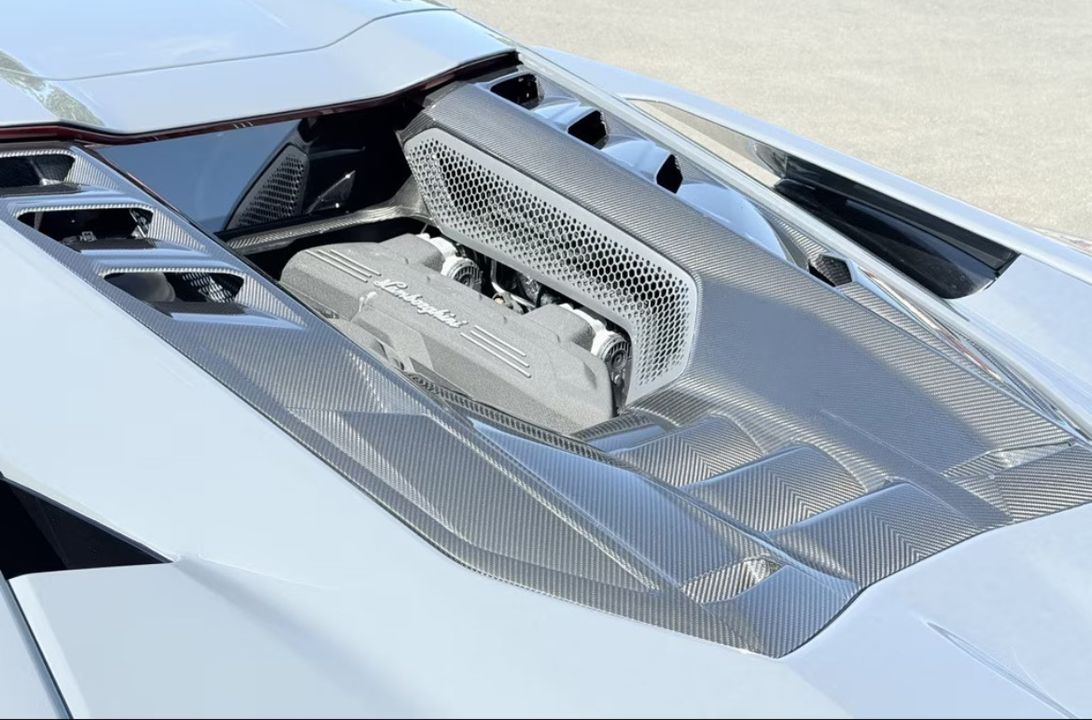 2024 Lamborghini Revuelto