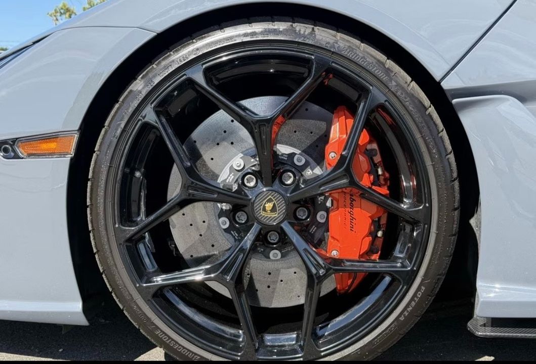 2024 Lamborghini Revuelto
