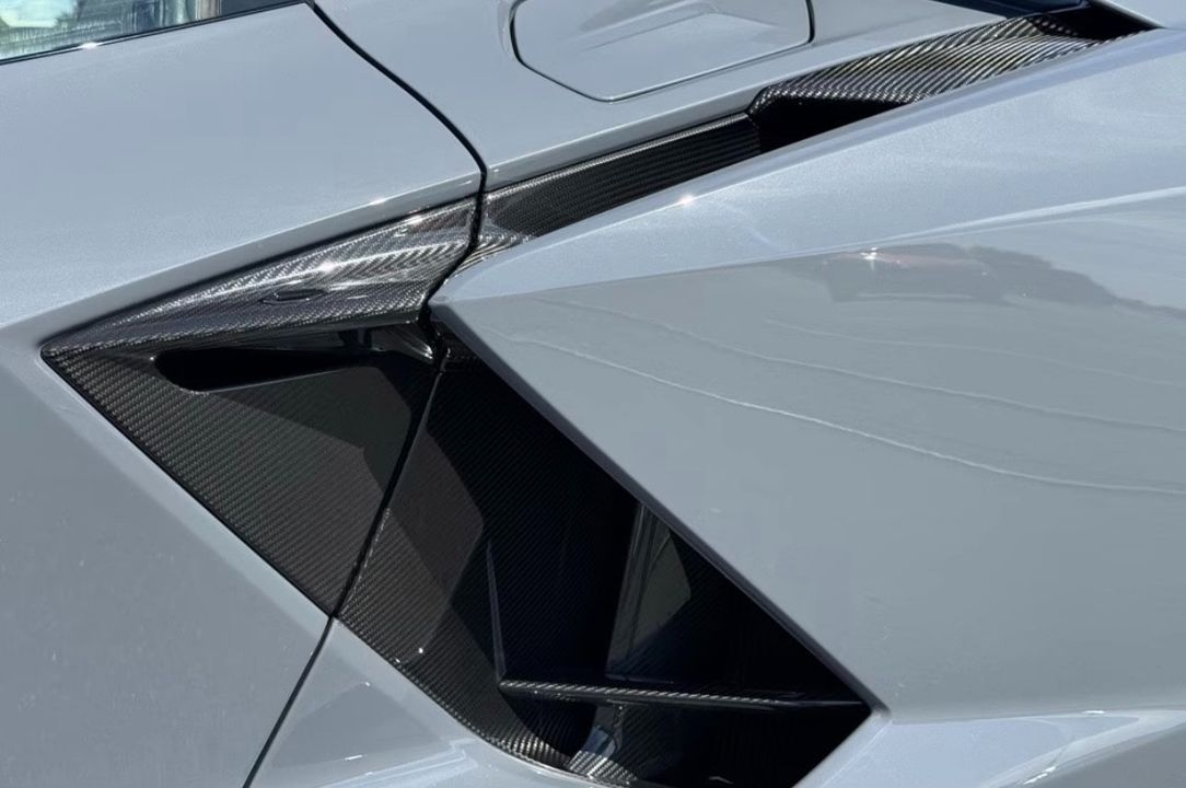 2024 Lamborghini Revuelto