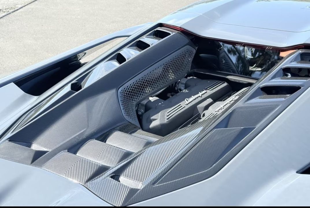 2024 Lamborghini Revuelto