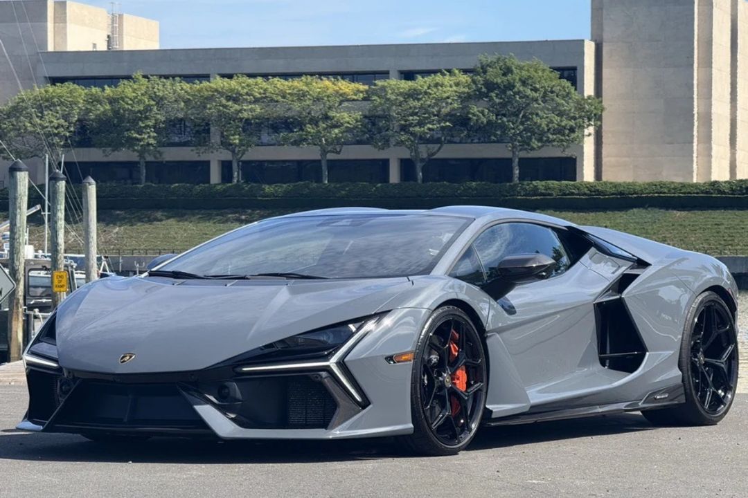 2024 Lamborghini Revuelto
