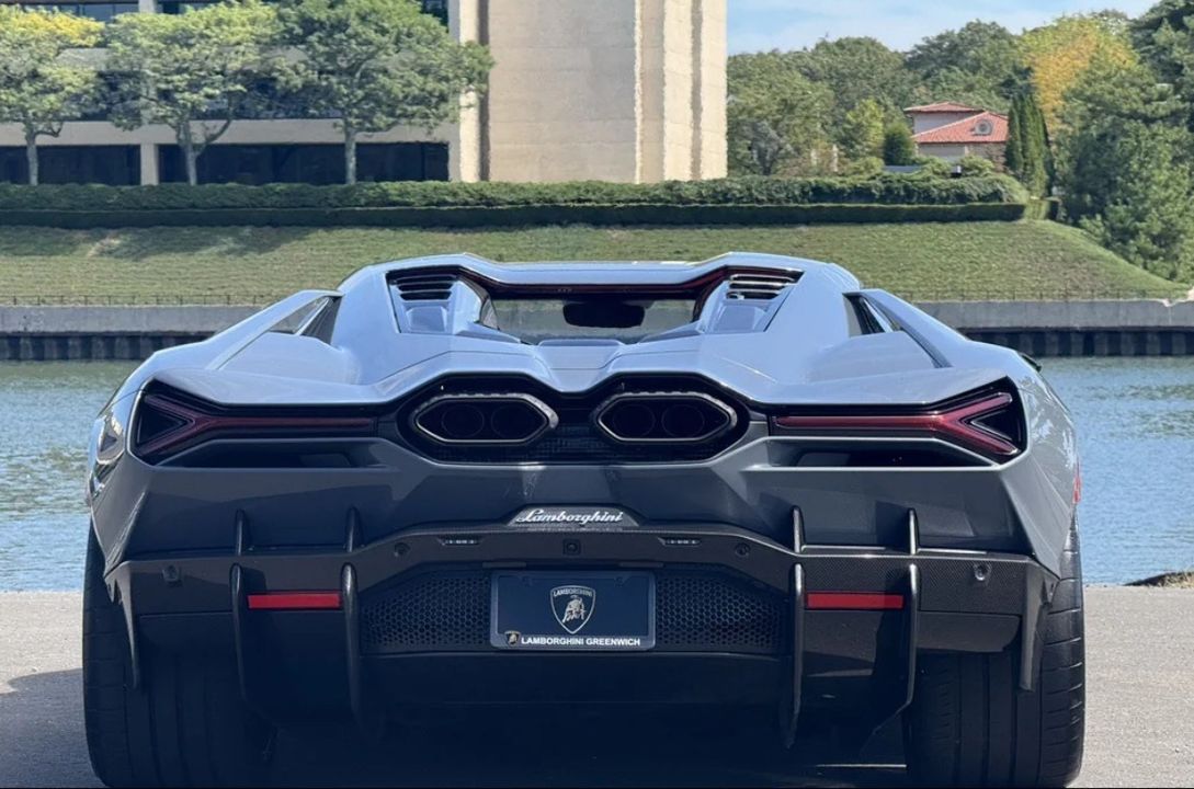2024 Lamborghini Revuelto
