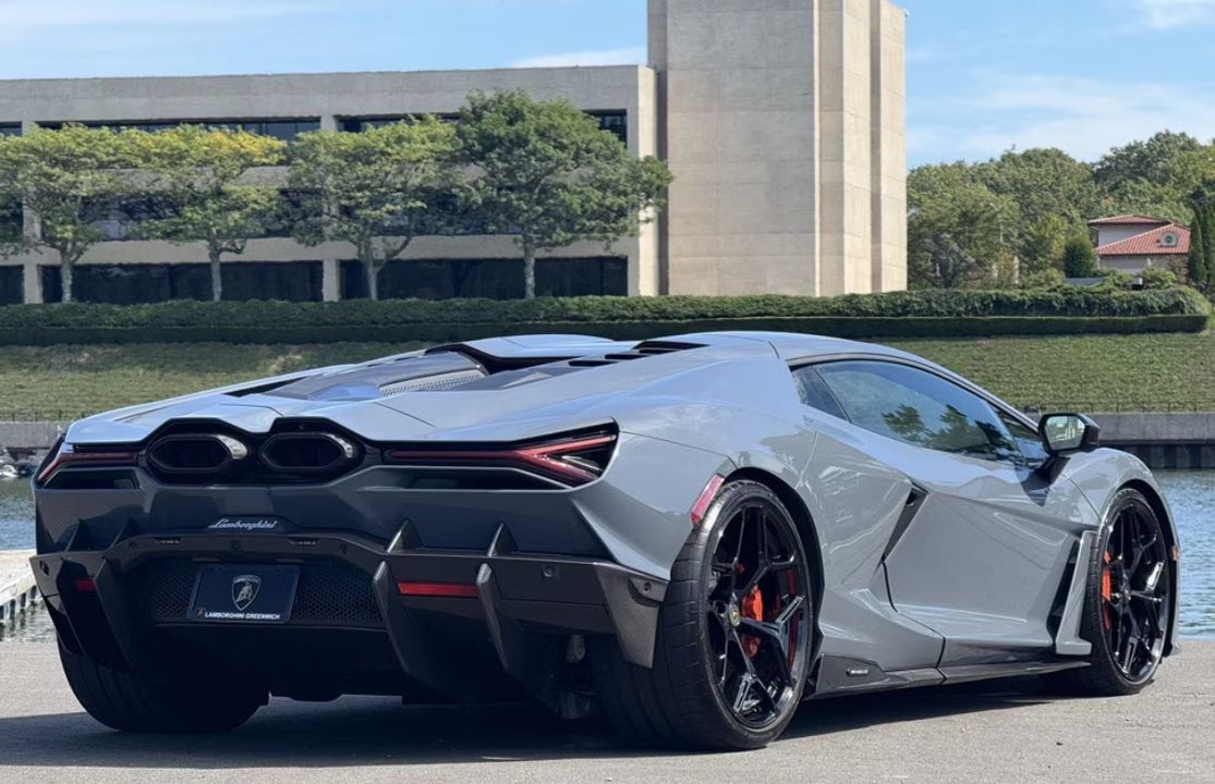 2024 Lamborghini Revuelto