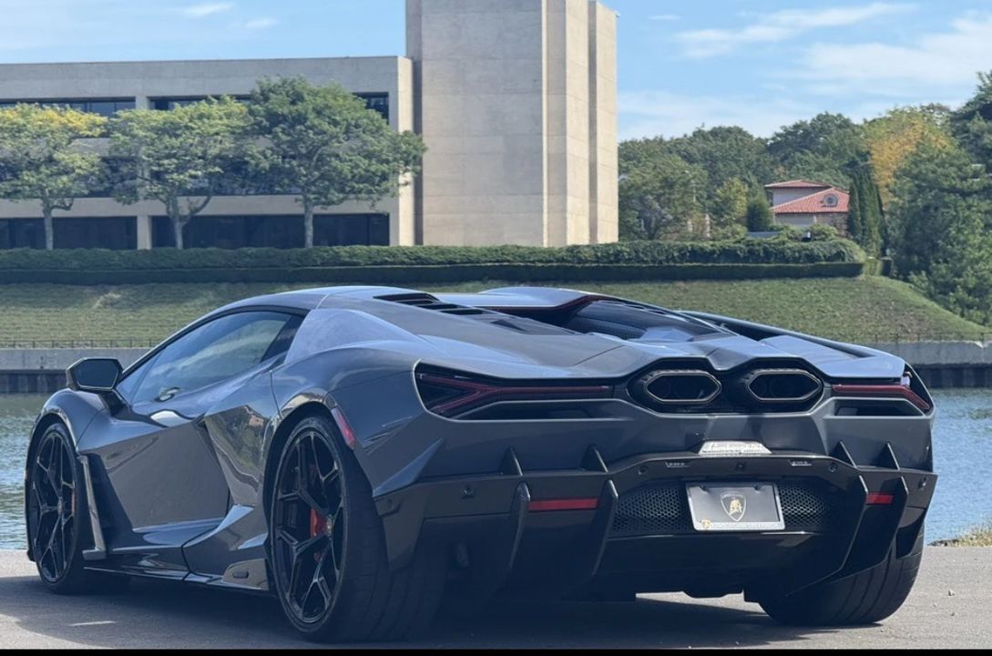 2024 Lamborghini Revuelto