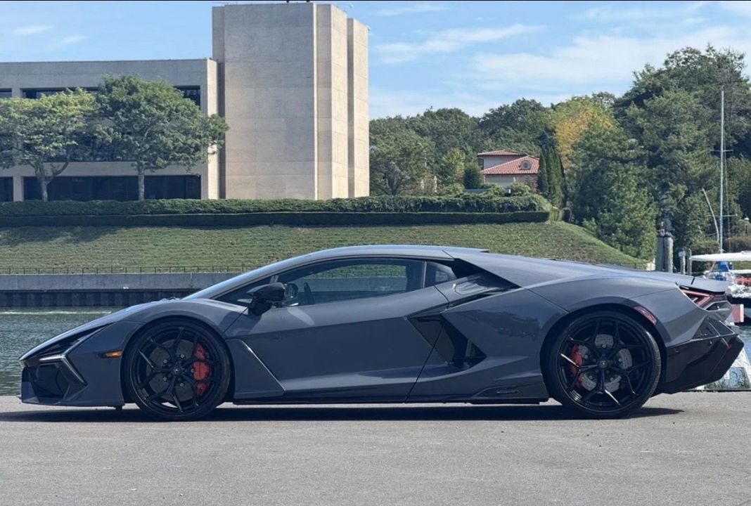 2024 Lamborghini Revuelto