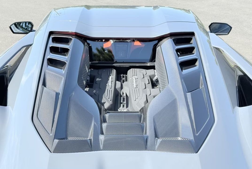 2024 Lamborghini Revuelto