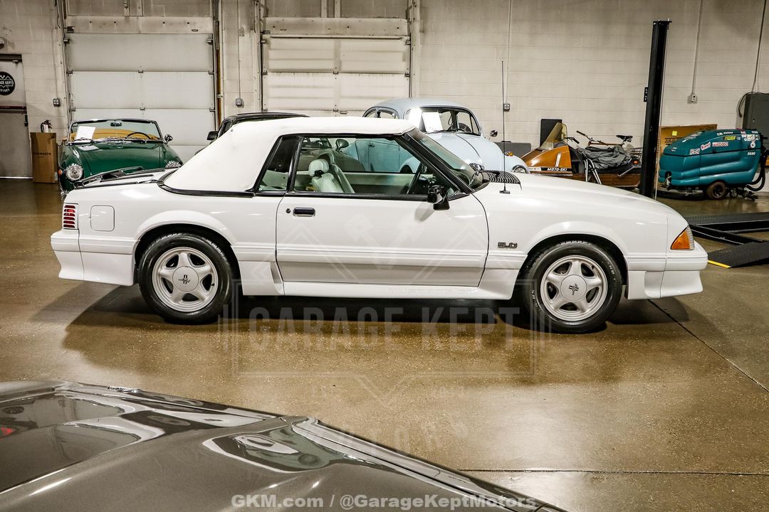 1990 Ford Mustang