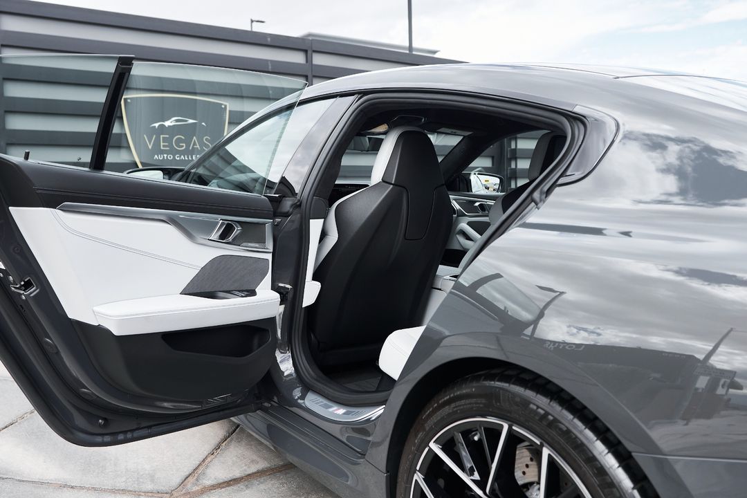 2021 BMW M8