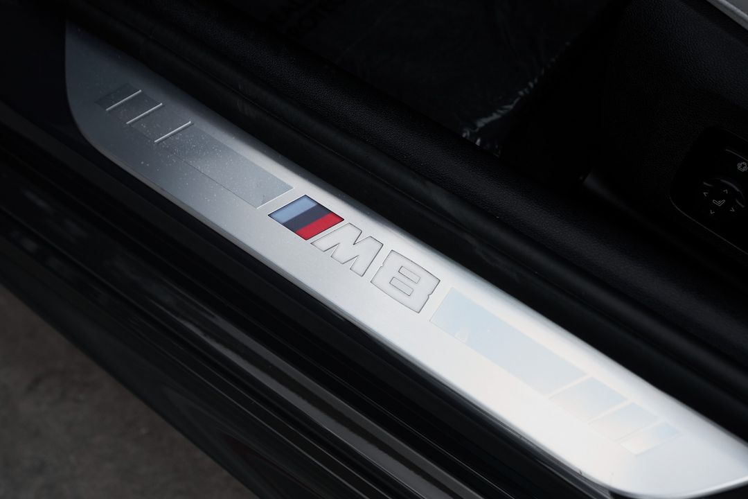 2021 BMW M8