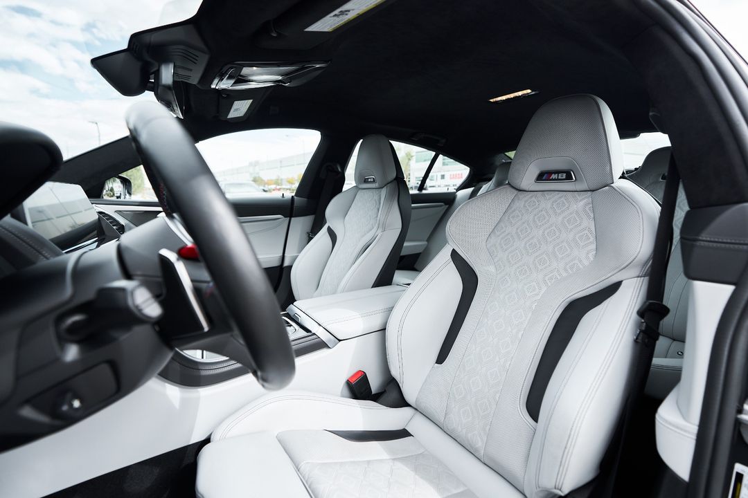 2021 BMW M8