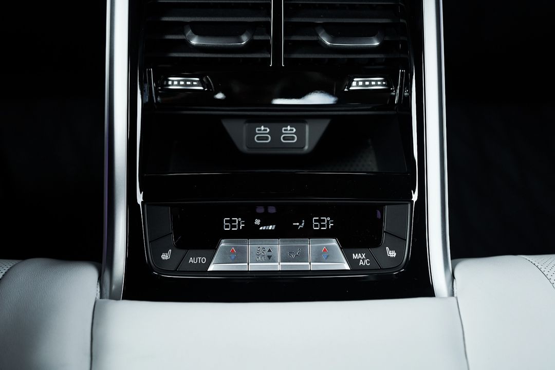 2021 BMW M8