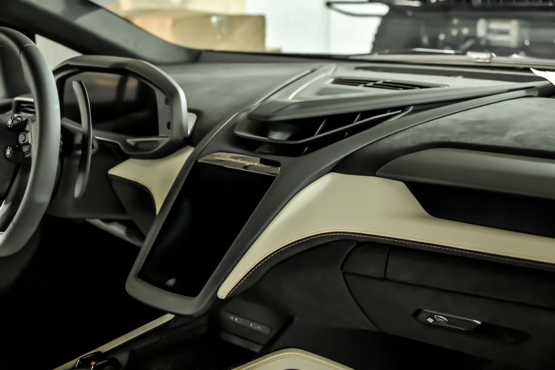 2025 Lamborghini Revuelto