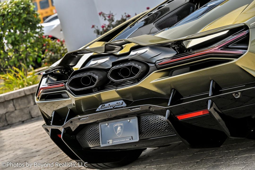 2025 Lamborghini Revuelto