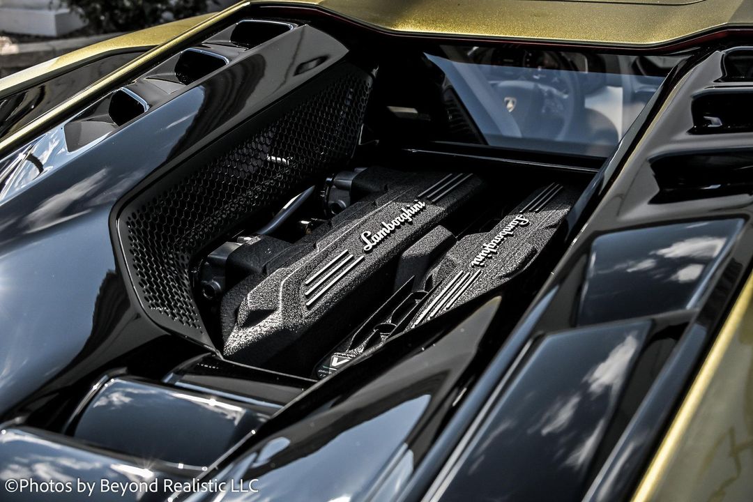 2025 Lamborghini Revuelto