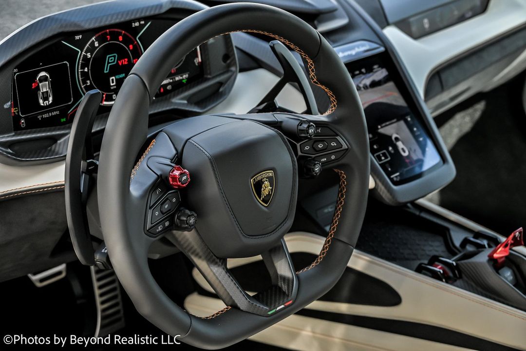 2025 Lamborghini Revuelto