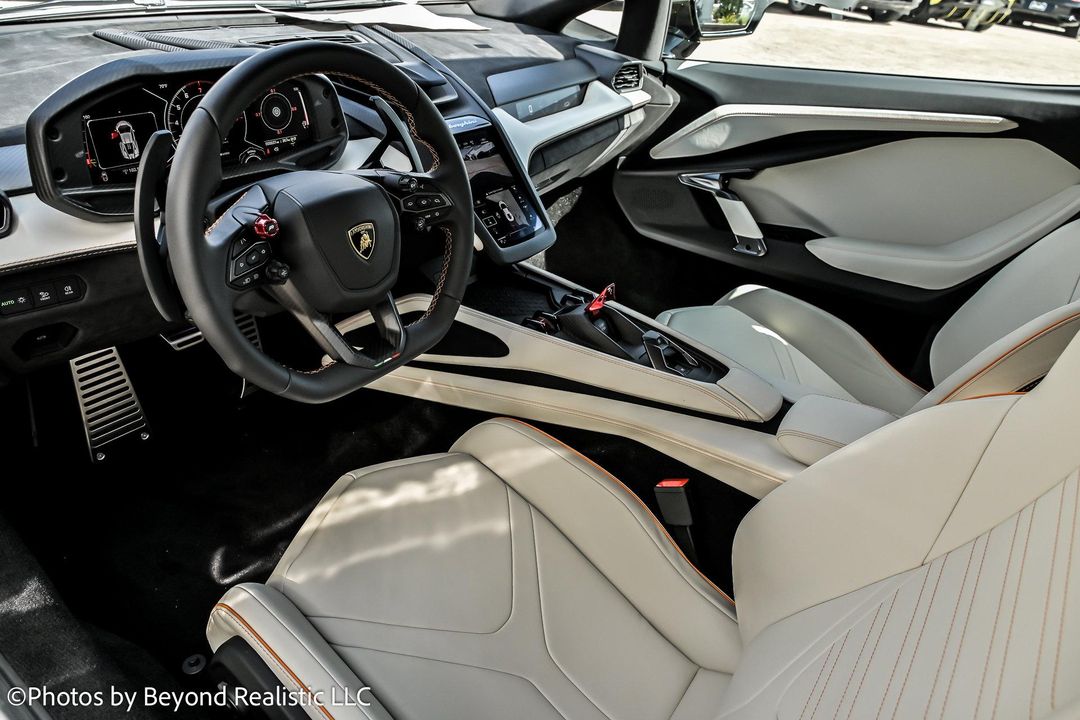 2025 Lamborghini Revuelto