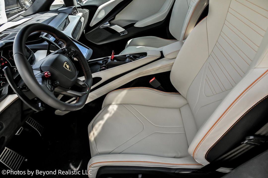2025 Lamborghini Revuelto