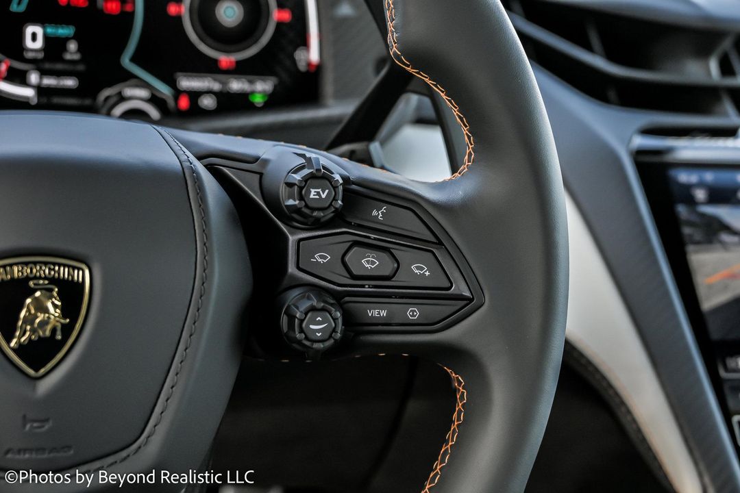 2025 Lamborghini Revuelto