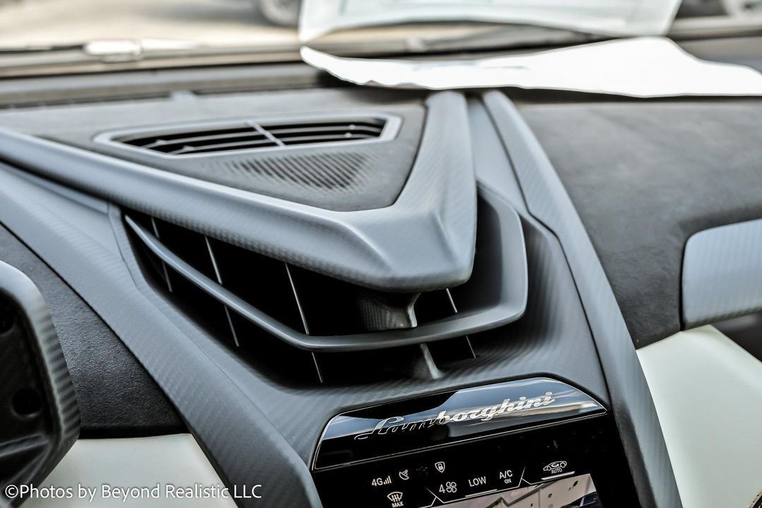 2025 Lamborghini Revuelto