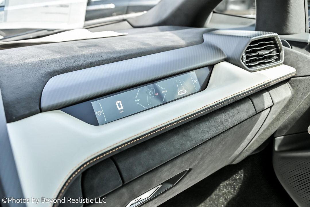 2025 Lamborghini Revuelto