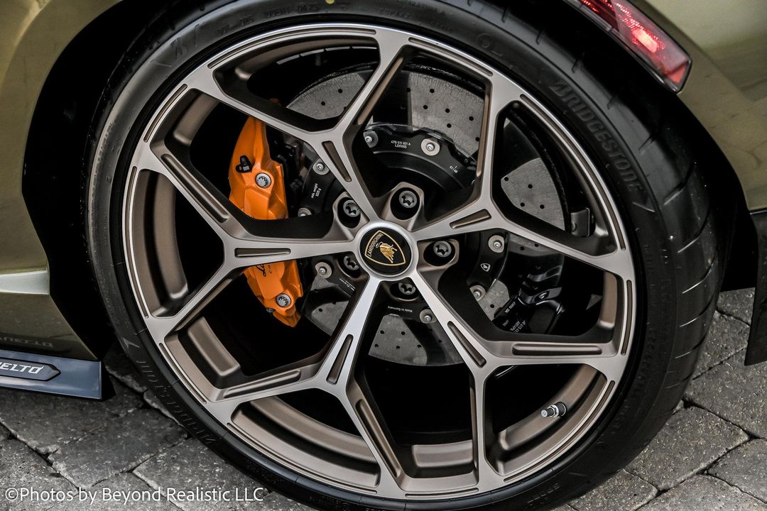 2025 Lamborghini Revuelto