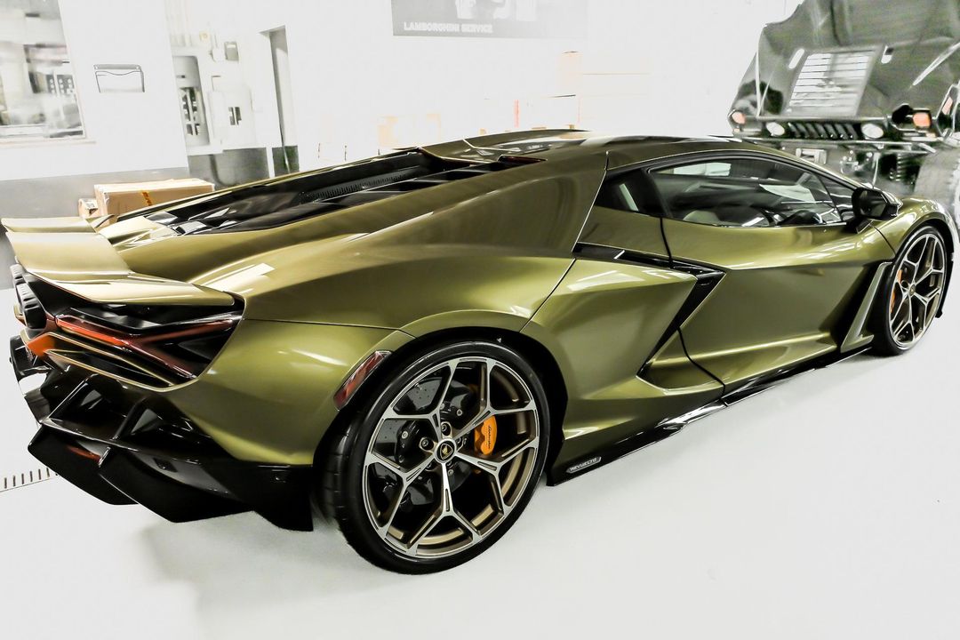 2025 Lamborghini Revuelto