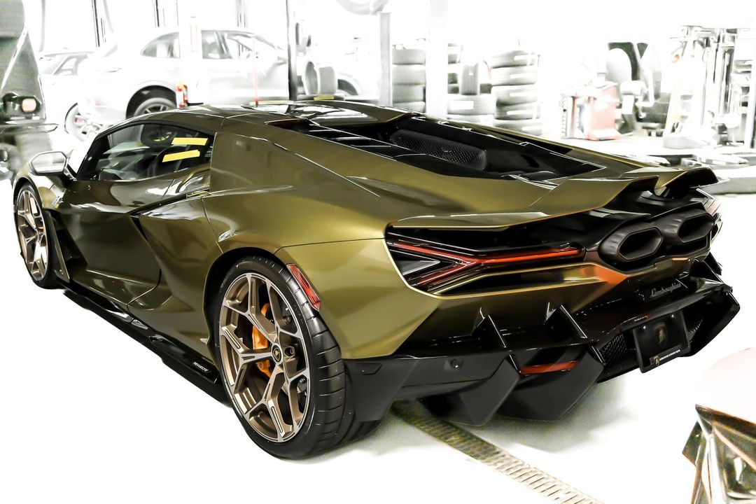 2025 Lamborghini Revuelto