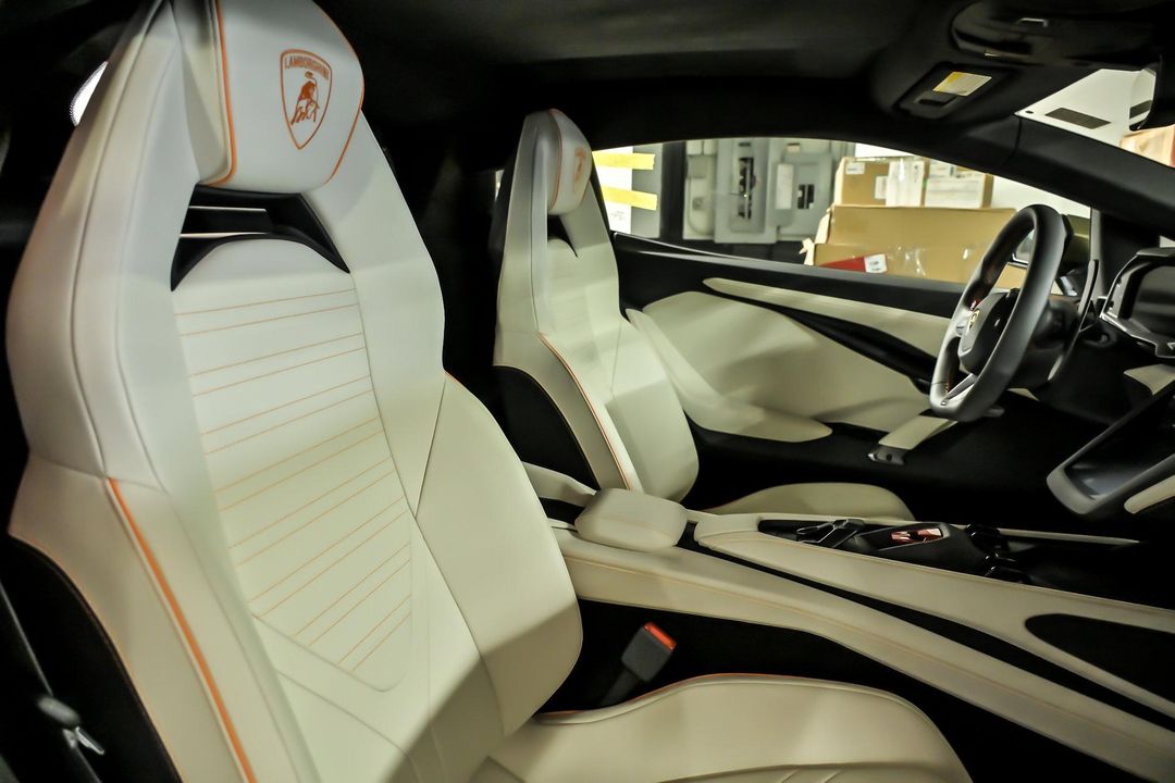 2025 Lamborghini Revuelto