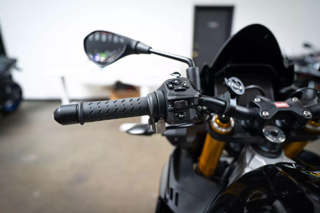 2022 Aprilia Tuono V4 1100 Factory