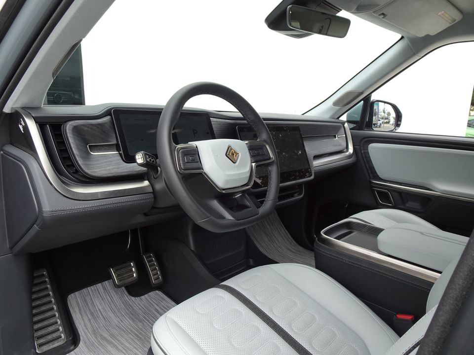 2024 Rivian R1S