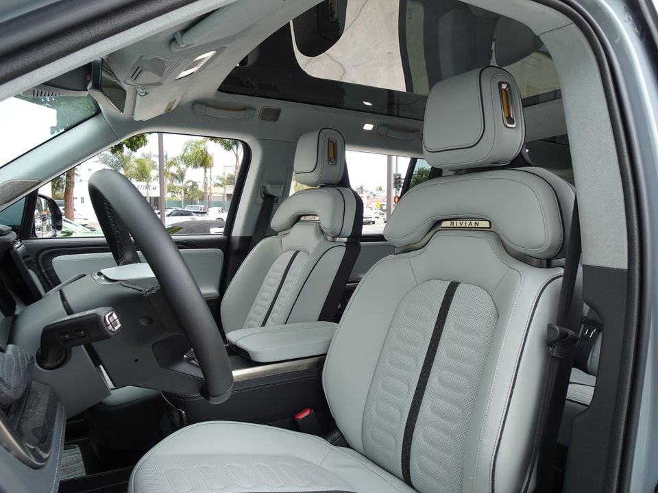 2024 Rivian R1S
