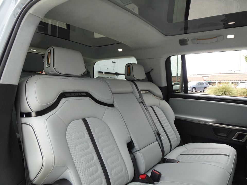 2024 Rivian R1S