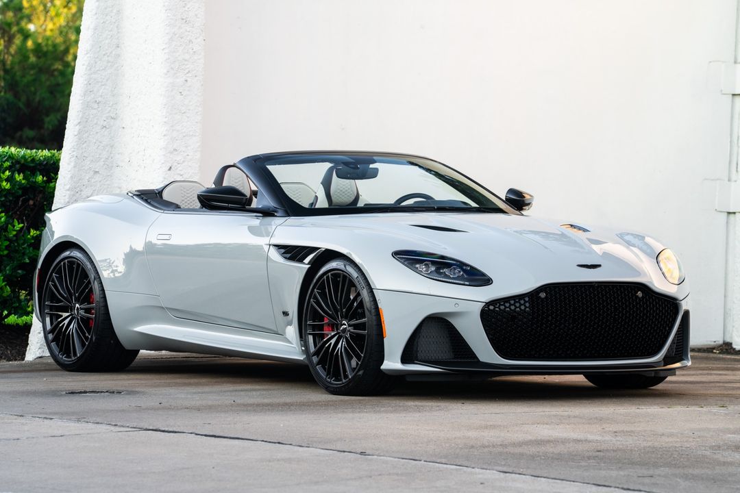 2023 Aston Martin DBS
