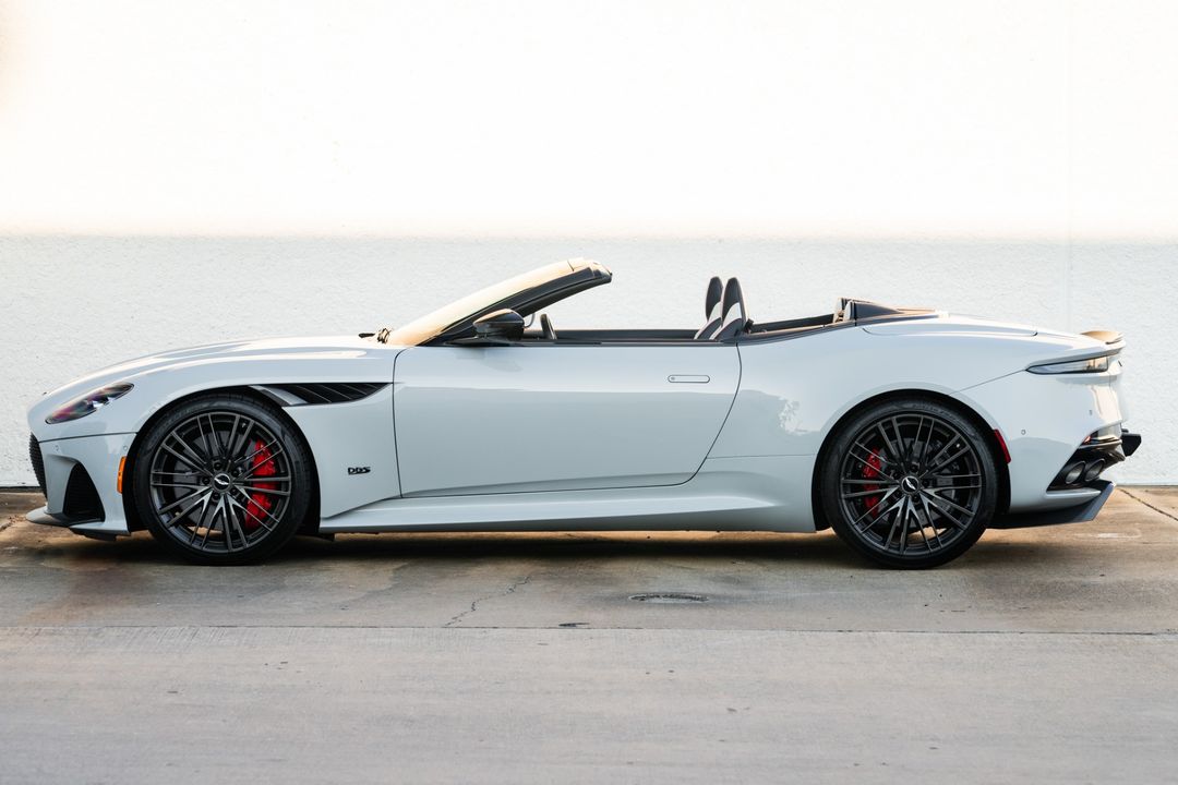 2023 Aston Martin DBS