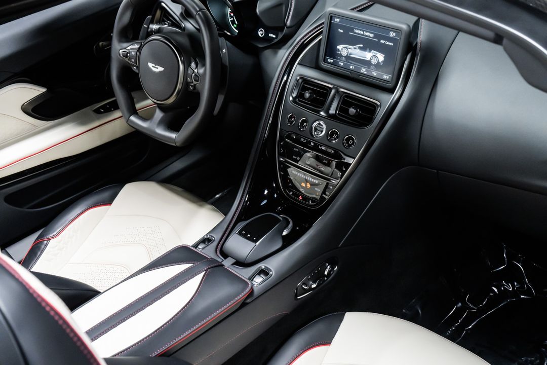 2023 Aston Martin DBS