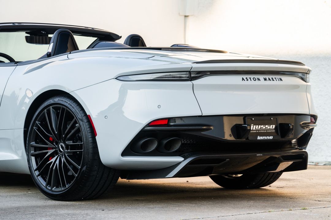2023 Aston Martin DBS