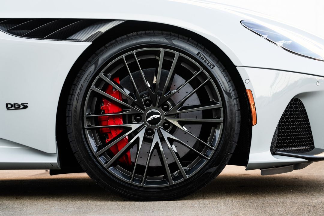 2023 Aston Martin DBS