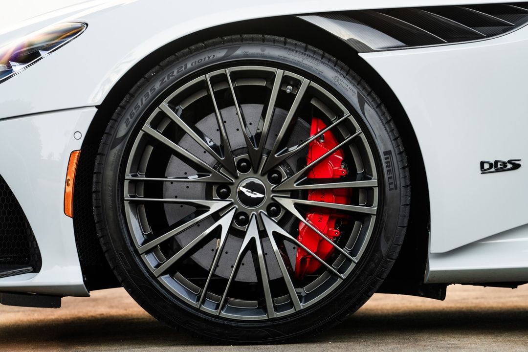 2023 Aston Martin DBS
