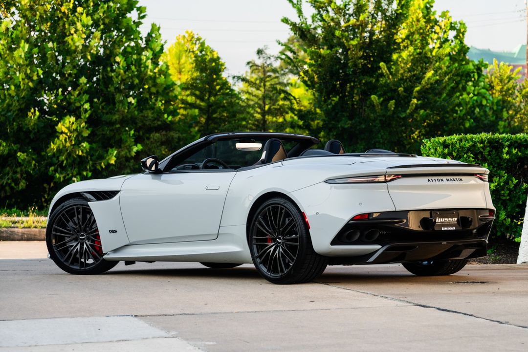 2023 Aston Martin DBS