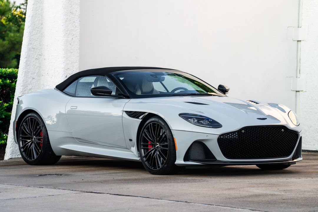2023 Aston Martin DBS